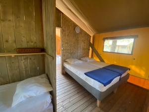 Tentes de luxe Camping la Kahute - Tente lodge au coeur de la foret : photos des chambres