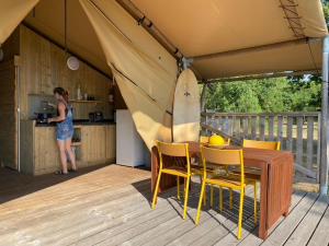 Tentes de luxe Camping la Kahute, tente lodge au coeur de la foret : photos des chambres