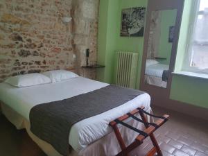 Hotels Le Grand Monarque Donzy : Chambre Double