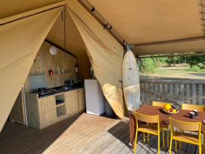 Tentes de luxe Camping la Kahute, tente lodge au coeur de la foret : photos des chambres