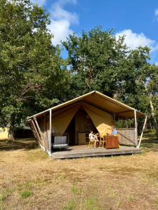 Tentes de luxe Camping la Kahute - Tente lodge au coeur de la foret : photos des chambres