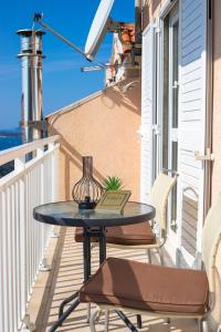 Bellevue Duplex Apartment