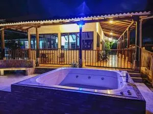 VILLA ALEJANDRA - Hermosa FINCA cerca al centro - Sendero - Jacuzzi - Timbio