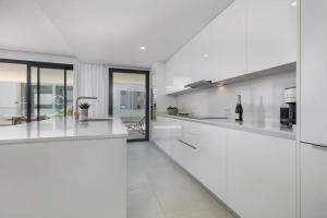 Amazing 4 bedroom Apt with pools + gym - RDR269