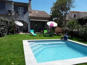 jolie maison piscine privée - Nota