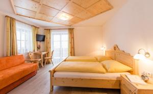 Deluxe Doppelzimmer (2 Erwachsene & 1 Kind)