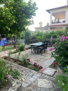 Petrino House with garden