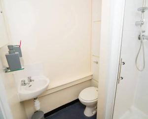 Cosy Chic Ensuite Bedrooms at Queens Hospital Close near Birmingham City Centre