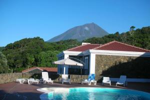 Casa do Ananas, cliff-topocean-front villa, Pico