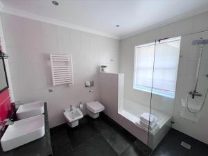 Casa do Ananas, cliff-topocean-front villa, Pico