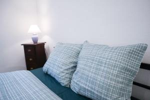 RDC 2 Chambres parfait loisirs et travail, court et long séjour, parking gratuit tram-train, autoroute à proximité