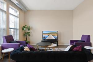 Downtown INDY private bedroom - Shared