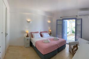 Villa Laugh, on The Limnes Beach