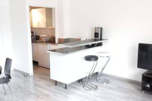 Corniche DAzur 2 YourHostHelper