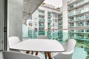 Downtown 1BR w Pool Gym WD nr Staples Center LAX-551