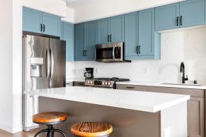 Hillcrest 1br w gym wd pool nr bars shops SAN-9