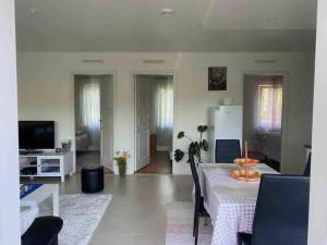 Trevlig stuga med uteplats