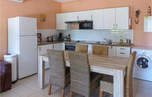 Maisons de vacances Awesome Home In Rayol-Canadel-Sur-Mer : photos des chambres
