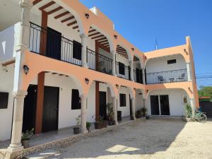 Hotel Casa HenequƩn