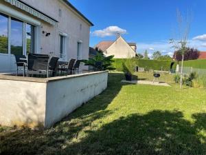 Maisons de vacances maison entre Vezelay Chablis Guedelon, cour jardin : photos des chambres