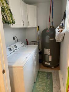 Cottage by the bay, sleeps 8 near Rehoboth beach