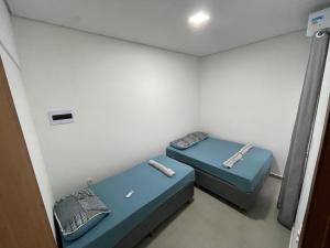 Casa a 40 metros da praia, rua tranquila