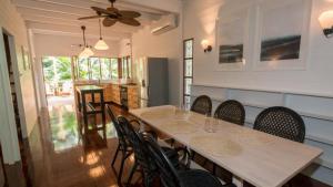 Mango Treehouse, Mango Parkway, Nelly Bay