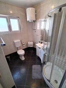 Apartments by the sea Duce, Omis - 2731