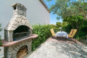 Apartments by the sea Brela, Makarska - 20778 
