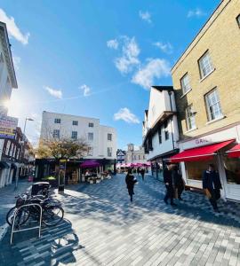 New studio flat overlooking city centre