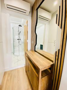 New studio flat overlooking city centre