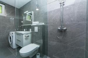 Apartments by the sea Brela, Makarska - 20778