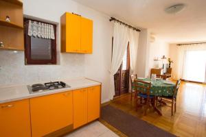 Apartments with parking space Promajna, Makarska - 20785