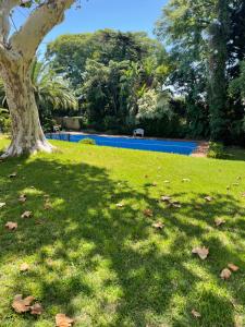 Departamento Ocre con gran jardín