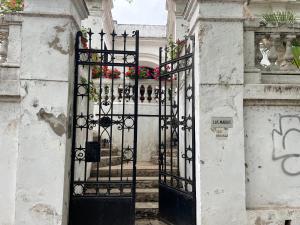 Departamento Ocre con gran jardín