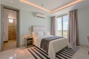 ll Lago at Juanillo Beach