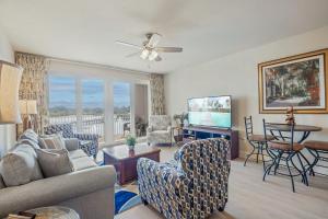 Stunning Resort Low Floor Condo! Sleeps 8! Steps 2 Beach & Restaurants! by Dolce Vita Getaways PCB