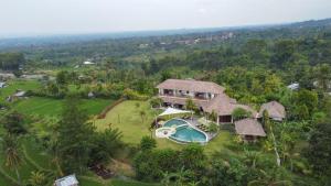 Villa Ravenala, Sumptuous 5BR Luxury Villa 10min away from Lovina in the North of Bali