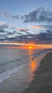 Casa BV: Beautiful new house short walk from beach