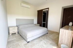 Casa BV: Beautiful new house short walk from beach