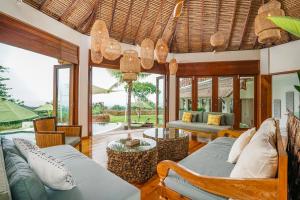 Villa Ravenala, Sumptuous 5BR Luxury Villa 10min away from Lovina in the North of Bali