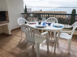 Apartamento luminoso con piscina y terraza, cerca de la playa - ES-228-46