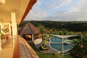 Villa Ravenala, Sumptuous 5BR Luxury Villa 10min away from Lovina in the North of Bali