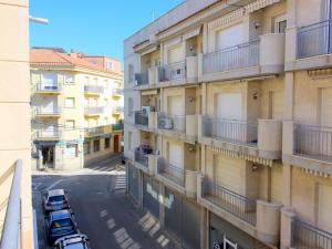 Apartamento céntrico en Roses, a 20m de la playa, con parking y terraza - ES-228-89
