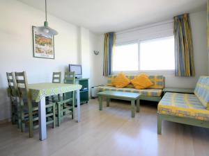 PORT CANIGÓ II 304 -Apartamento agradable y luminoso con vistas al canal y piscina, en Santa Margarita (Roses) - ES-228-88