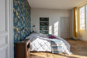 Appartements LaConciergerieJonzac, Maison Cote Vintage avec jardin : photos des chambres