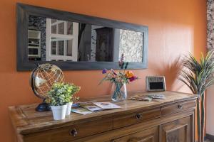 Appartements LaConciergerieJonzac, Maison Cote Vintage avec jardin : photos des chambres