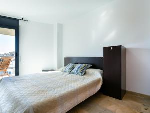 Apartamento en Roses: Frente al Mar, Terraza, Piscina, Aire Acondicionado y Wifi - ES-228-103