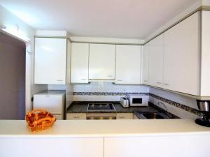 Luminoso apartamento con piscina, terraza y parking, cerca de la playa en Santa Margarida - ES-228-125