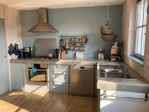 Maisons de vacances Belle maison a 600m de la mer, jardin, terrasse et tout confort a Bangor - FR-1-418-228 : photos des chambres